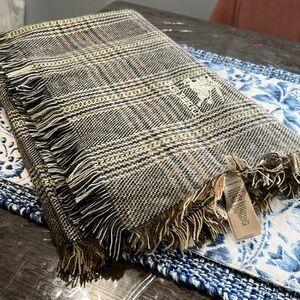 Burberry
Cashmere Striped Scarf %100 cashmere